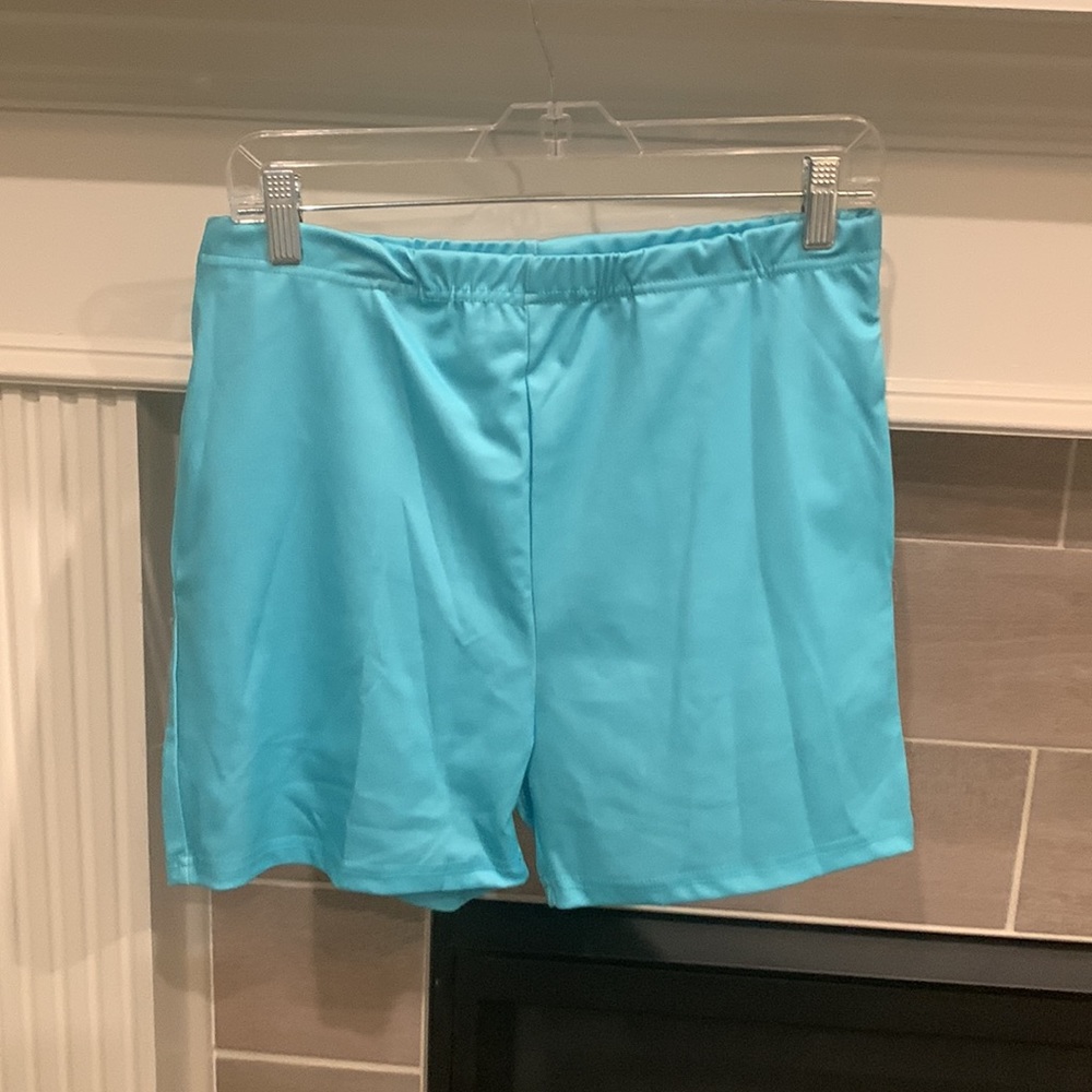 Chic Me 🎉HP🎉 NWOT off shoulders set with matching shorts - Picture 6 of 8